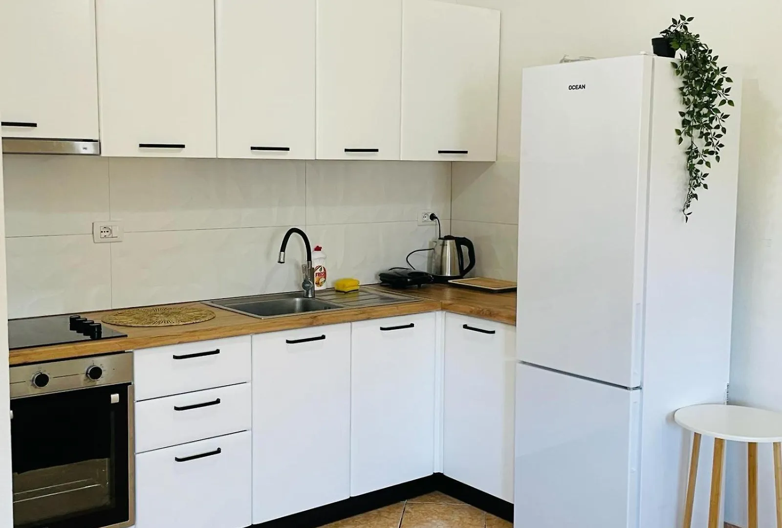 Homely 2-Bed Apartment Vlorë